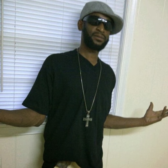 Meet your Posher, Chris - Picture 1 of 1